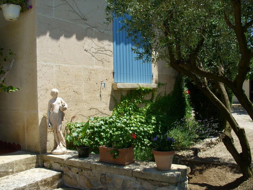 Mas Des Collines Panzió Fontvieille Kültér fotó